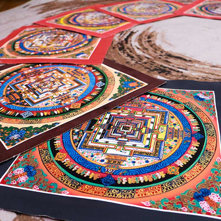 Tybetański ręcznie malowany obraz Thangka Mandala w pudełku z losowym wzorem kolorystycznym