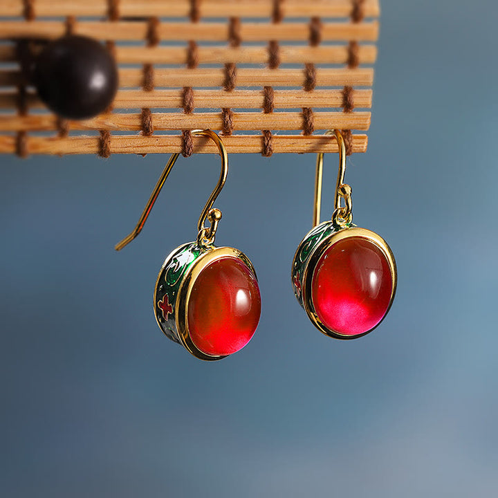 Kolczyki wiszące z okrągłym czerwonym korundem i haczykiem Buddha Stones Confidence Hook
