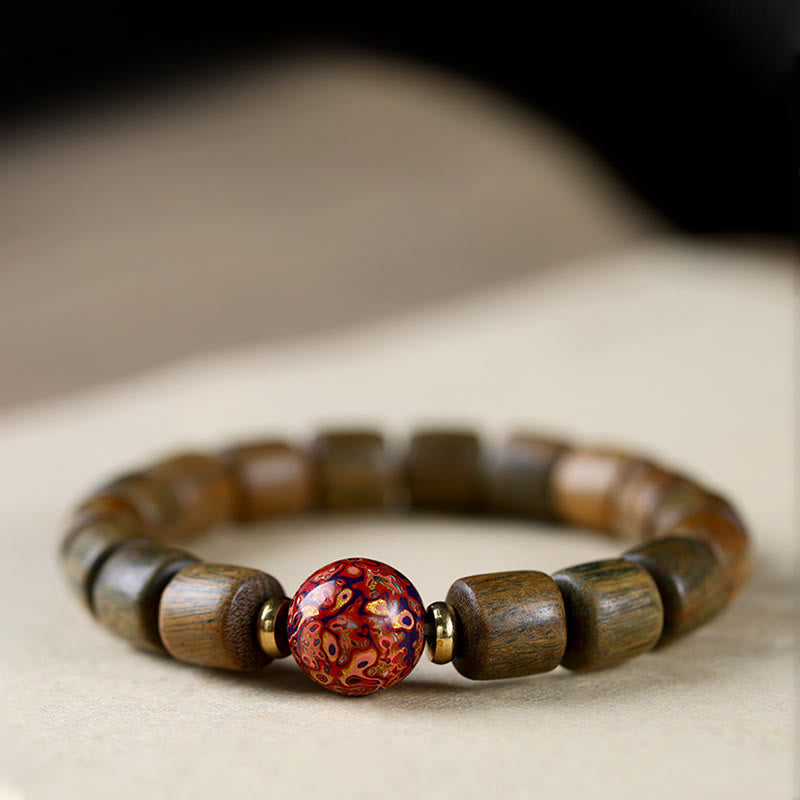 Buddha Stones Naturalne Zielone Drzewo Sandałowe Małe Liście Czerwonego Drzewa Sandałowego Lakierowana Bransoletka z Koralików Pokoju