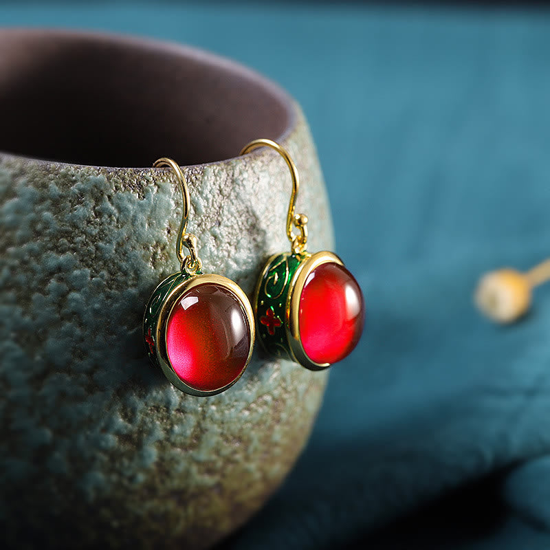 Kolczyki wiszące z okrągłym czerwonym korundem i haczykiem Buddha Stones Confidence Hook