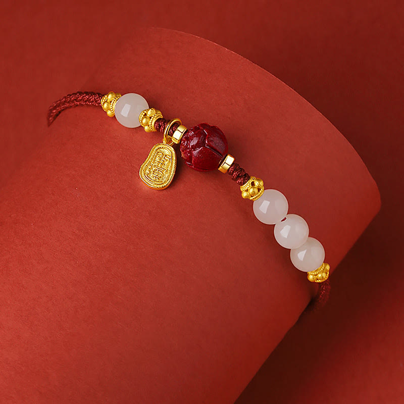 Bransoletka z Buddha Stones 24K pozłacana hetianem, białym jadeitem, cynobrem i sznurkiem szczęścia