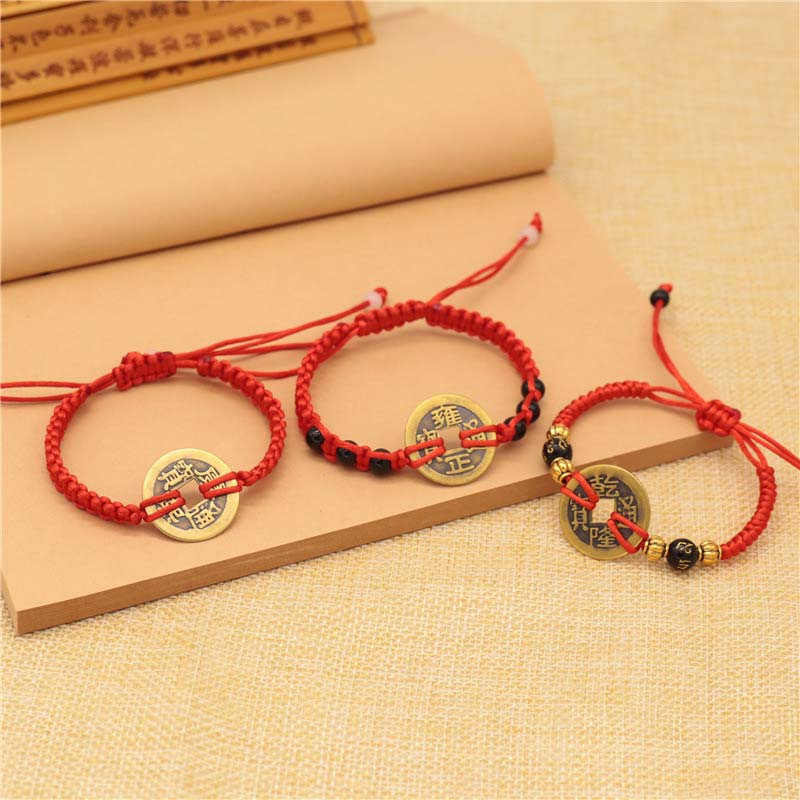 Bransoletka z czerwonego sznurka z miedzianymi monetami Buddha Stones