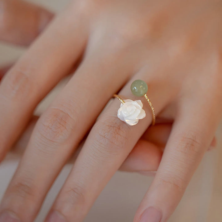 Buddha Stones 14K pozłacane Tridacna Stone Rose Flower Jade Bead Blessing Ring