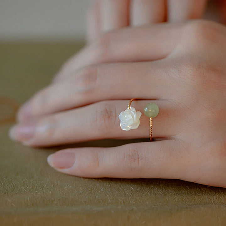 Buddha Stones 14K pozłacane Tridacna Stone Rose Flower Jade Bead Blessing Ring
