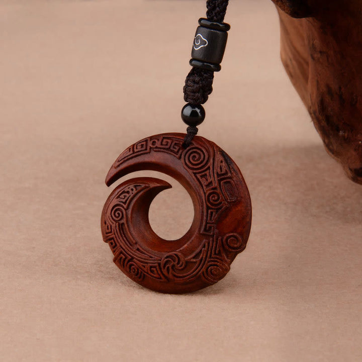 Buddha Stones Mały liść Czerwony sandałowiec Drewno hebanowe Szczęście poprawia projekt Wzór Ochrona Naszyjnik Wisiorek