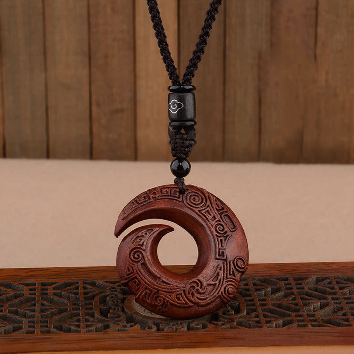 Buddha Stones Mały liść Czerwony sandałowiec Drewno hebanowe Szczęście poprawia projekt Wzór Ochrona Naszyjnik Wisiorek