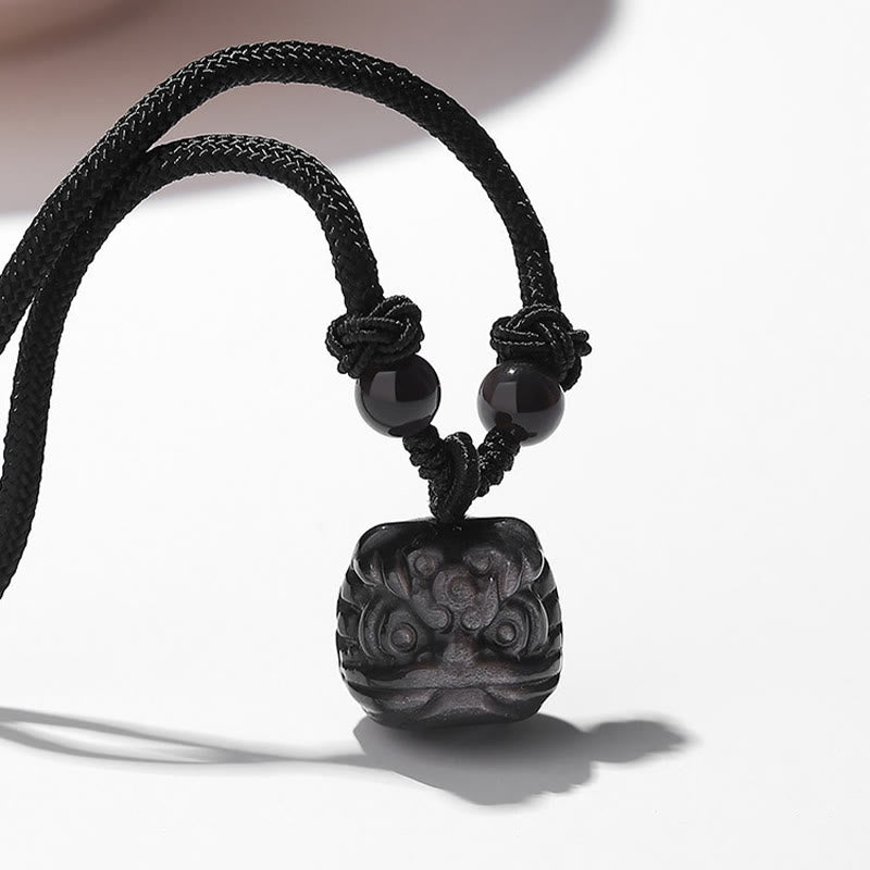 Buddha Stones Naturalny Srebrny Połysk Obsydian Czerwony Agat Tańczący Lew Ochrona Naszyjnik Wisiorek