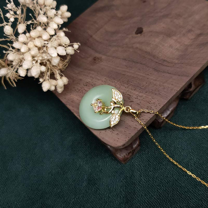 Buddha Stones Okrągły Jade Liść Błogosławieństwo Fortuna Naszyjnik Łańcuszek Wisiorek