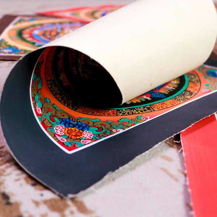Tybetański ręcznie malowany obraz Thangka Mandala w pudełku z losowym wzorem kolorystycznym