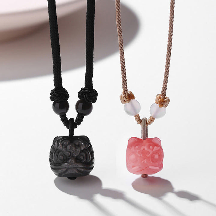 Buddha Stones Naturalny Srebrny Połysk Obsydian Czerwony Agat Tańczący Lew Ochrona Naszyjnik Wisiorek