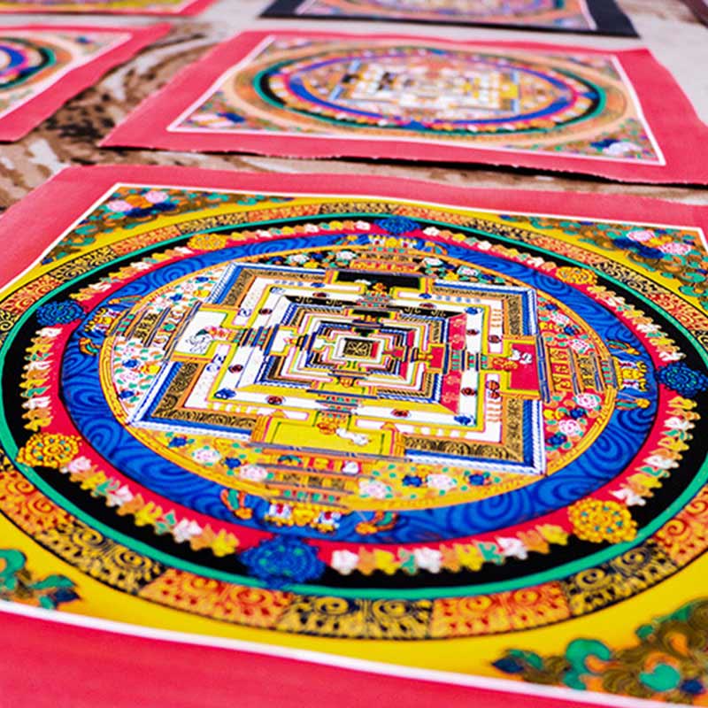 Tybetański ręcznie malowany obraz Thangka Mandala w pudełku z losowym wzorem kolorystycznym