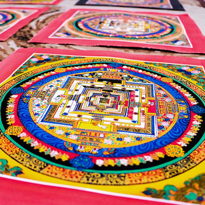 Tybetański ręcznie malowany obraz Thangka Mandala w pudełku z losowym wzorem kolorystycznym