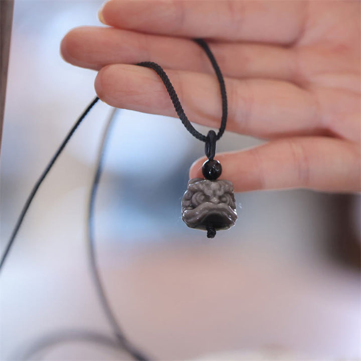 Buddha Stones Naturalny Srebrny Połysk Obsydian Tańczący Lew Naszyjnik Wisiorek Ochrona