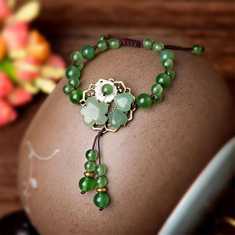Bransoletka z naturalnego zielonego jadeitu z kwiatami szczęścia i Buddha Stones