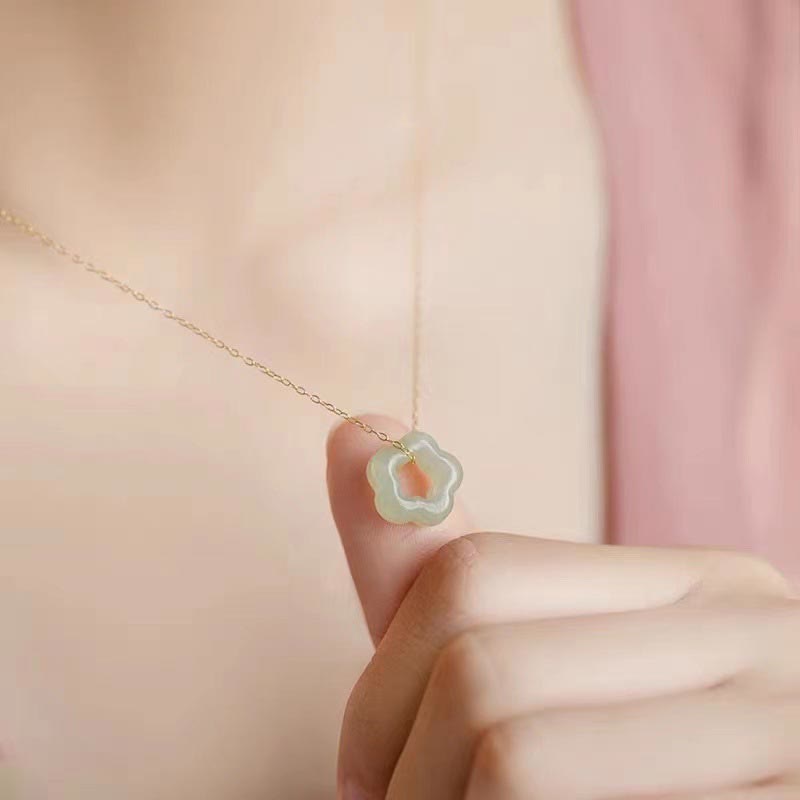 Buddha Stones Delikatny Hetian Jade Cyan Jade Szczęście Kwiatowy Naszyjnik Wisiorek