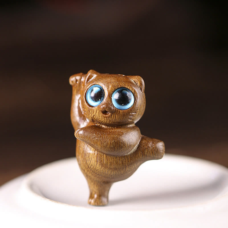 Buddha Stones Mini Zielone Drzewo Sandałowe Tańczący Kot Grawerowane Pozytywne Dekoracje Biurka - image 2