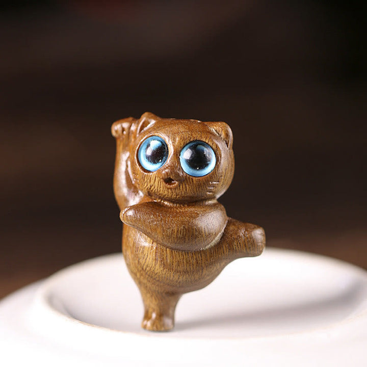 Buddha Stones Mini Zielone Drzewo Sandałowe Tańczący Kot Grawerowane Pozytywne Dekoracje Biurka - image 2