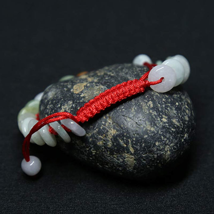 Bransoletka z okrągłym jadeitem i czerwonymi sznurkami Buddha Stones