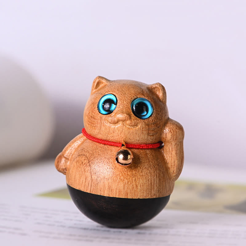 Buddha Stones Miniaturowy Szczęśliwy Kot Kociak Phoebe Zhennan Drewno Błogosławieństwo Dekoracja - 3,5*4,4 cm - image 1