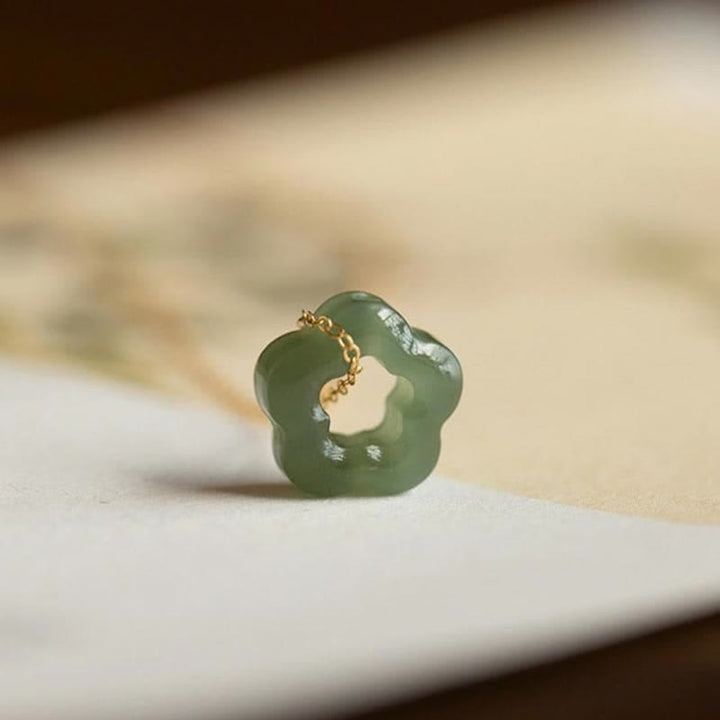 Buddha Stones Delikatny Hetian Jade Cyan Jade Szczęście Kwiatowy Naszyjnik Wisiorek